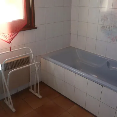 Large And Cosy Chalet Beautiful Surroundings شاليه *