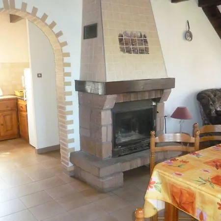 Large And Cosy Chalet Beautiful Surroundings شاليه
